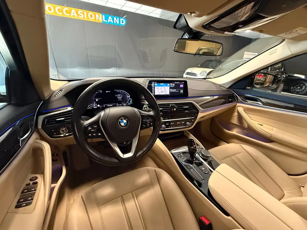 BMW 5-serie 530e iPerformance High Executive Luxury Li uit 2019, foto 9