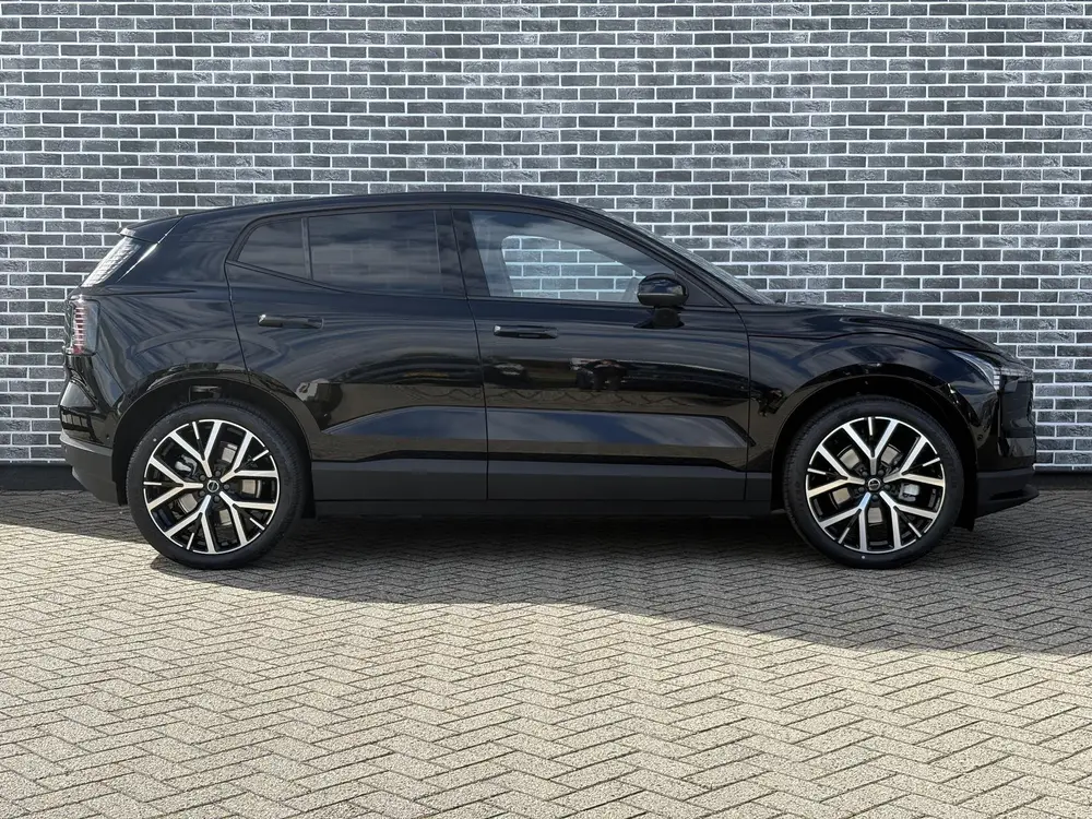 Volvo EX30 Single Motor Ext Range Plus Black Ed Europ uit 2026, foto 6