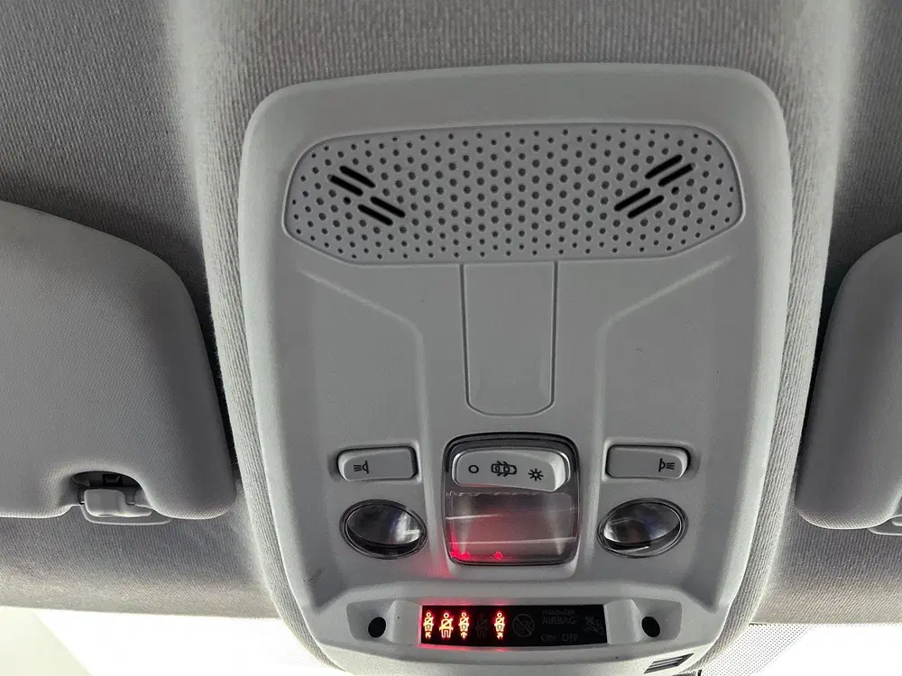 Peugeot 208 1.2 100pk AUT. Allure NAVI & CARPLAY uit 2022, foto 12