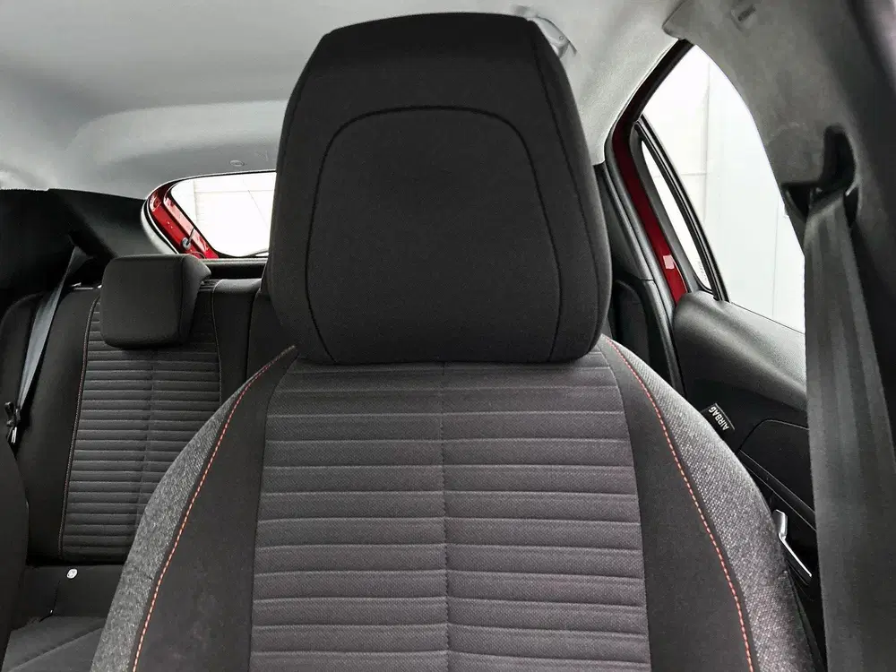 Peugeot 208 1.2 100pk AUT. Allure NAVI & CARPLAY uit 2022, foto 16