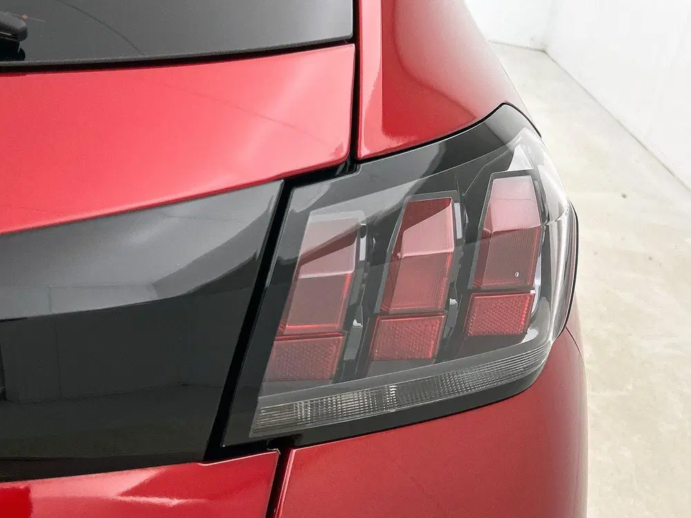 Peugeot 208 1.2 100pk AUT. Allure NAVI & CARPLAY uit 2022, foto 19