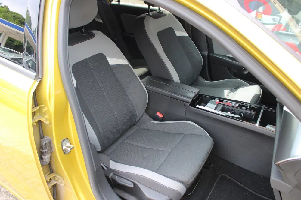 Opel Astra 1.6 Hybrid Business Edition (bj 2023 uit 2023, foto 18