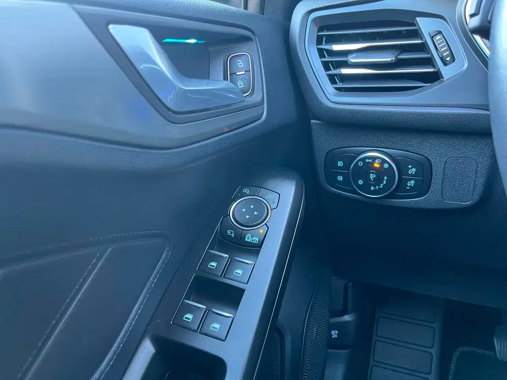 Ford Focus 1.0 EcoBoost Hybrid Titanium X Business NL uit 2021, foto 17