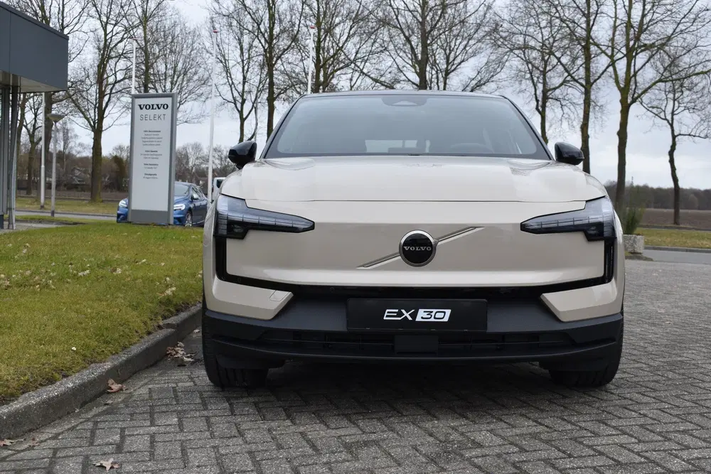 Volvo EX30 Extended Range Plus 272PK Europa 69 kWh uit 2026, foto 3