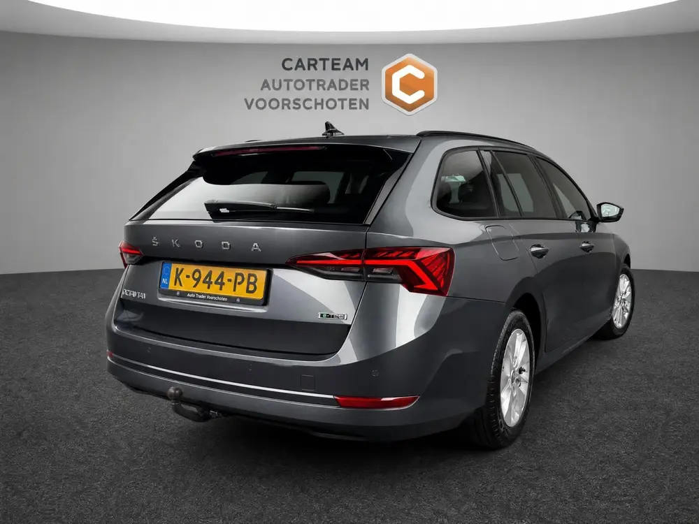 Skoda Octavia 1.5 e-TSI Business Edition uit 2021, foto 2