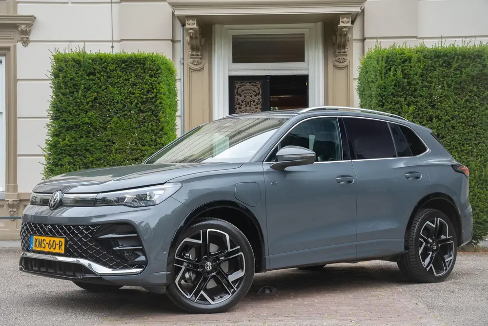 Volkswagen Tiguan 1.5 eHybrid R-Line Edition PANO | 360 CAM uit 2025