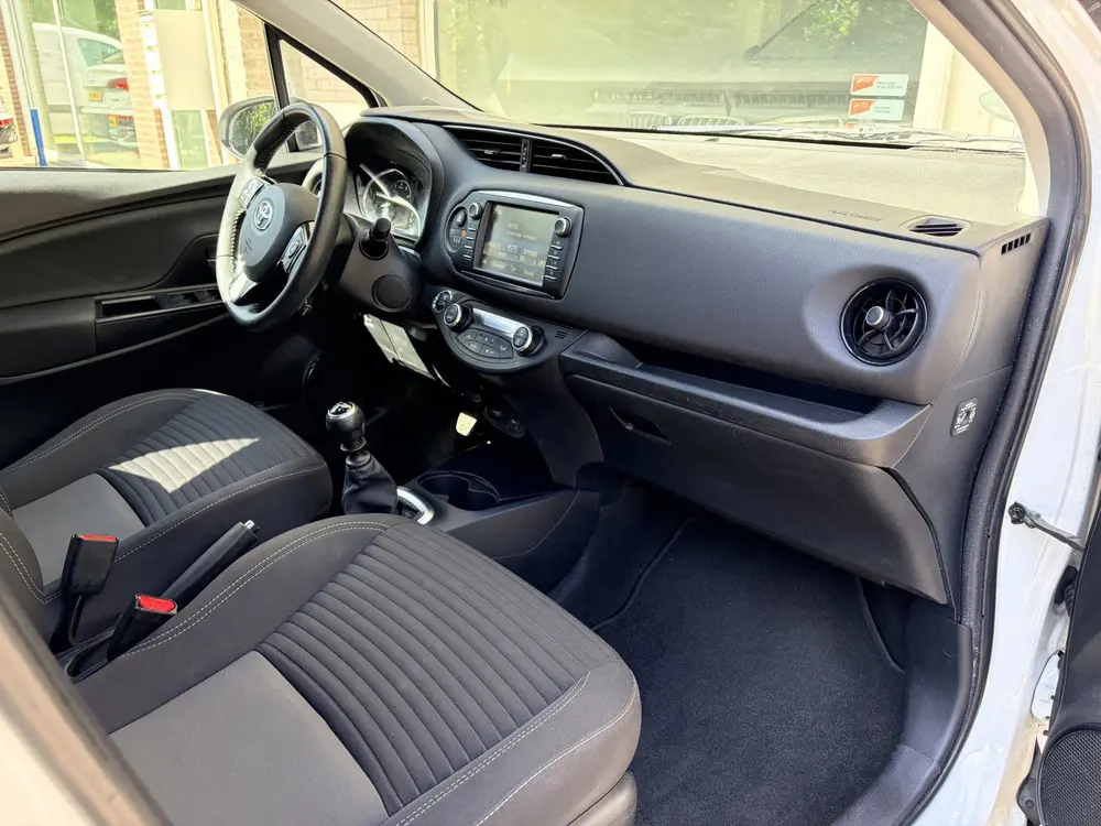 Toyota Yaris 1.5 VVT-i Dynamic Achteruitrij camera/Autom. ai uit 2019, foto 13