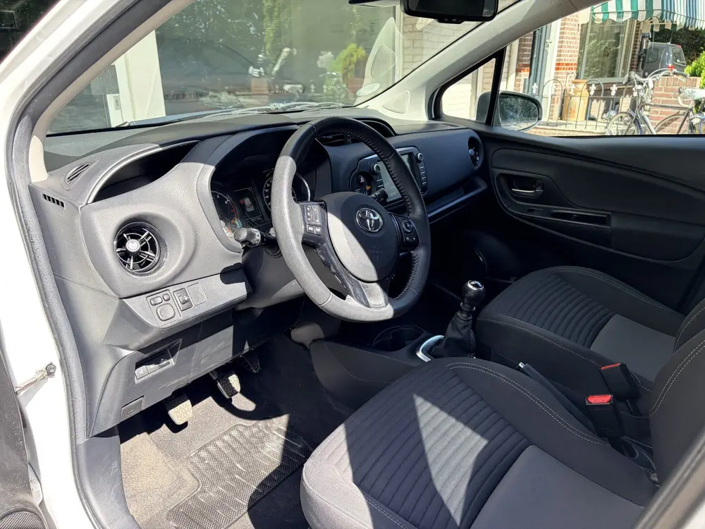 Toyota Yaris 1.5 VVT-i Dynamic Achteruitrij camera/Autom. ai uit 2019, foto 14