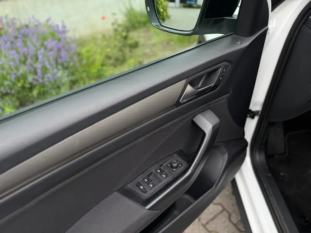 Volkswagen T-Roc 1.5 TSI Sport uit 2020, foto 16