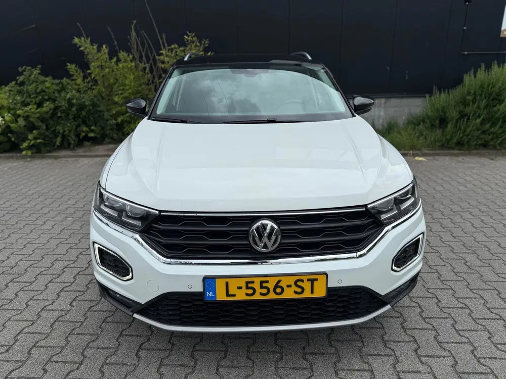 Volkswagen T-Roc 1.5 TSI Sport uit 2020, foto 2