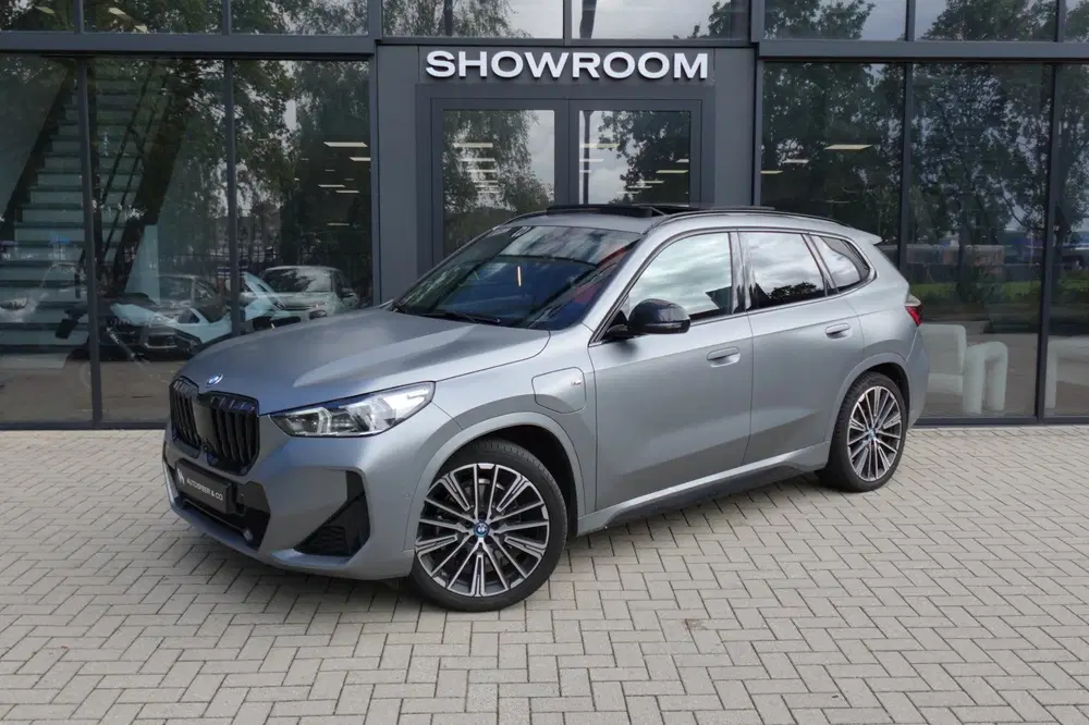 BMW X1 XDrive30e M-PAKKET PANO HUD 360 uit 2023