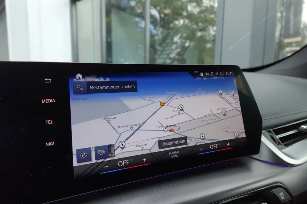 BMW X1 XDrive30e M-PAKKET PANO HUD 360 uit 2023, foto 10