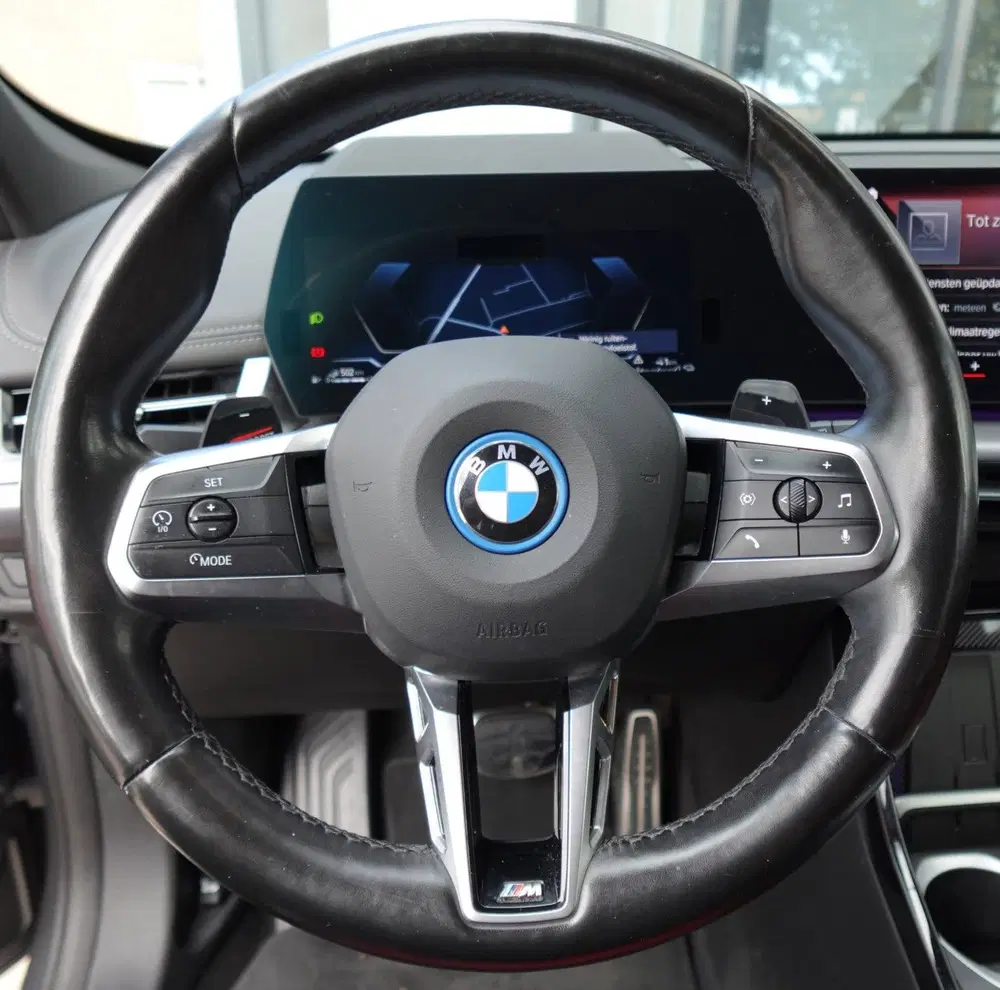 BMW X1 XDrive30e M-PAKKET PANO HUD 360 uit 2023, foto 11