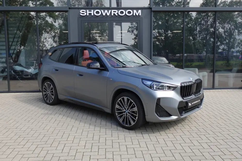 BMW X1 XDrive30e M-PAKKET PANO HUD 360 uit 2023, foto 12