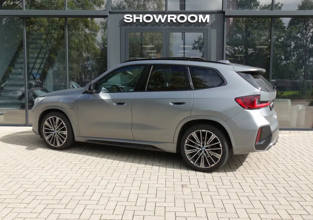 BMW X1 XDrive30e M-PAKKET PANO HUD 360 uit 2023, foto 19