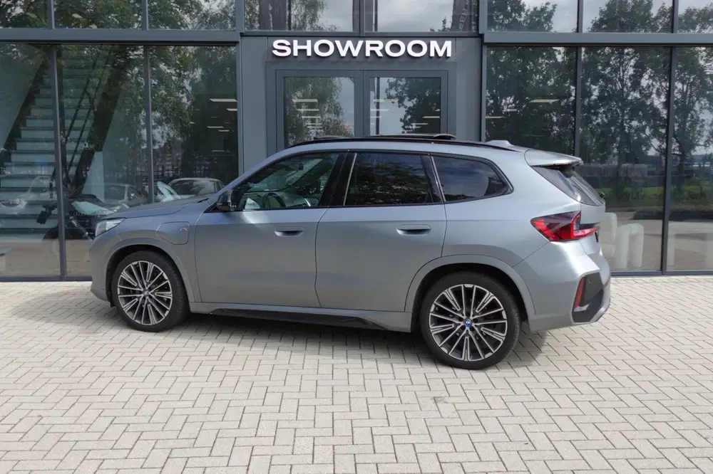 BMW X1 XDrive30e M-PAKKET PANO HUD 360 uit 2023, foto 2