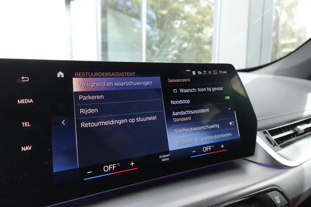 BMW X1 XDrive30e M-PAKKET PANO HUD 360 uit 2023, foto 20
