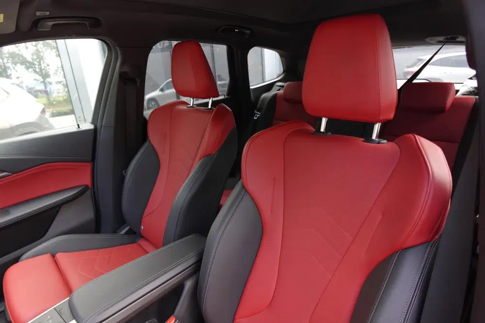 BMW X1 XDrive30e M-PAKKET PANO HUD 360 uit 2023, foto 4
