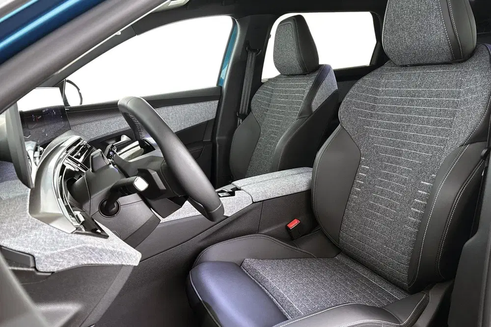 Peugeot 5008 1.6 Plug-in Hybrid 195 Allure 7p Stoelverw uit 2026, foto 6