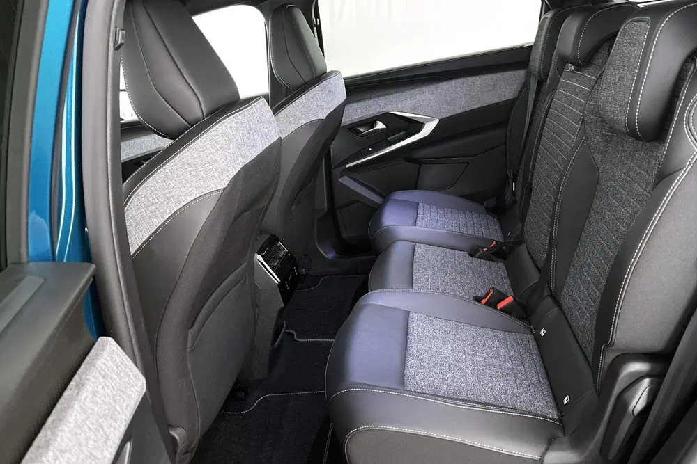 Peugeot 5008 1.6 Plug-in Hybrid 195 Allure 7p Stoelverw uit 2026, foto 8
