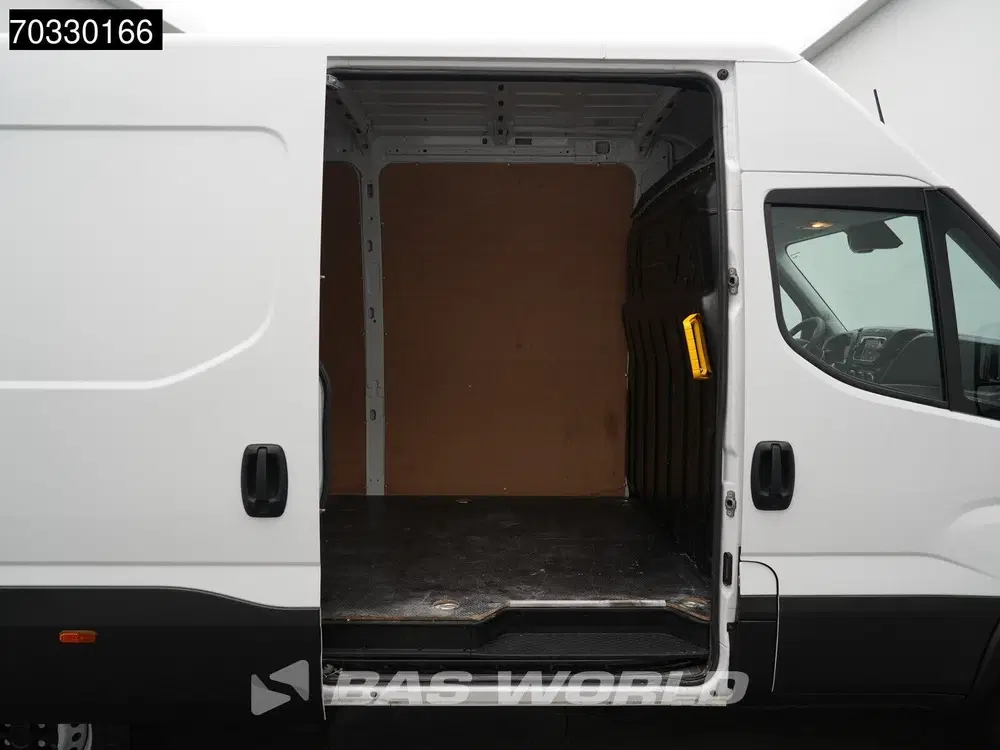 Iveco Daily L2H2 Airco Cruise Camera 3 uit 2023, foto 9