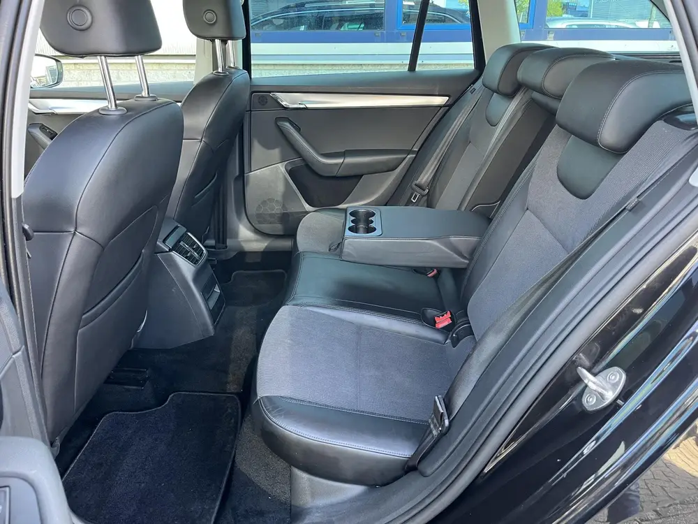 Skoda Octavia 1.0 TSI Greentech Ambition Business Trek uit 2019, foto 11