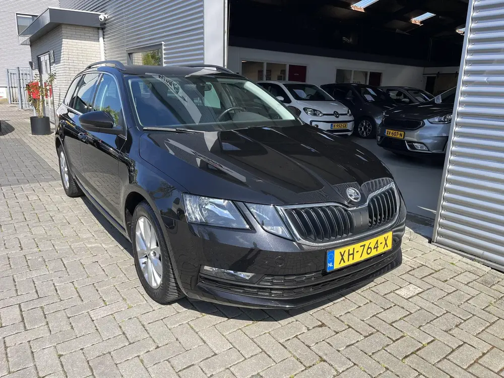 Skoda Octavia 1.0 TSI Greentech Ambition Business Trek uit 2019, foto 3