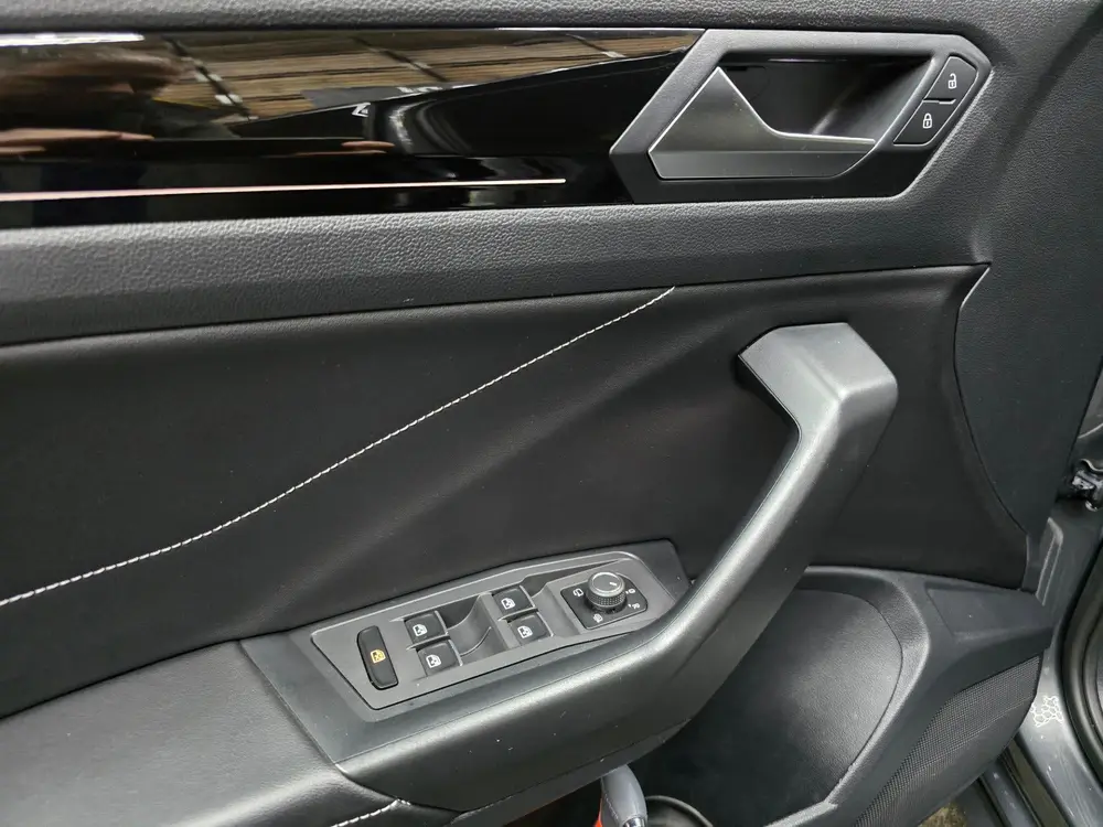 Volkswagen T-Roc 1.0 TSI R-Line IQ Drive Pakket Navi LED Cli uit 2023, foto 4