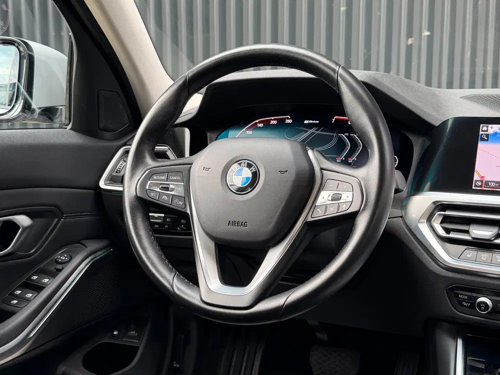 BMW 3-serie 330e High Executive Sportline Shadow uit 2021, foto 14