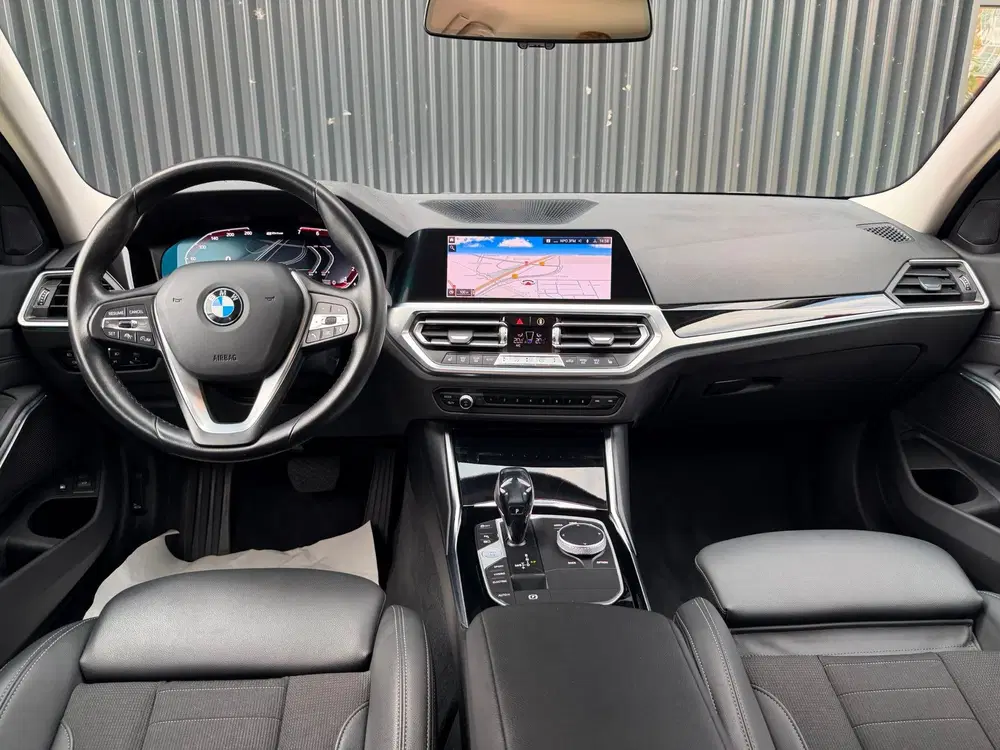BMW 3-serie 330e High Executive Sportline Shadow uit 2021, foto 4