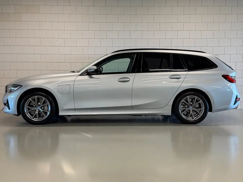 BMW 3-serie 330e High Executive Sportline Shadow uit 2021, foto 6