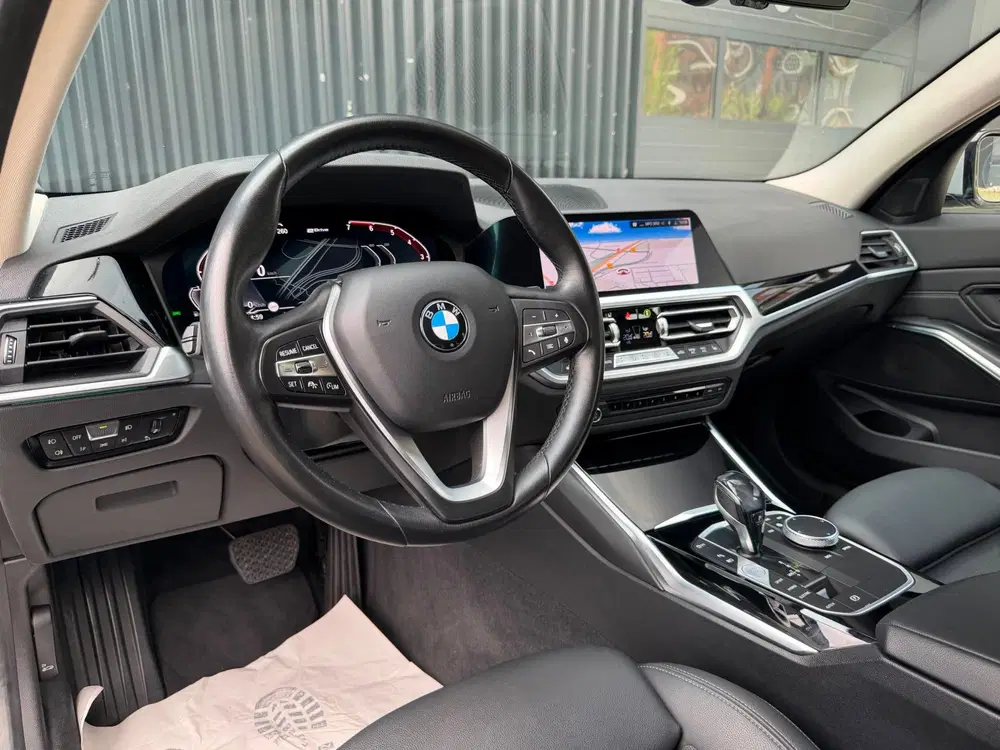 BMW 3-serie 330e High Executive Sportline Shadow uit 2021, foto 8