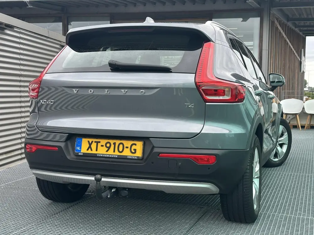 Volvo XC40 2.0 T4 Momentum 4 cilinder Automaat, Driver assis uit 2019, foto 2