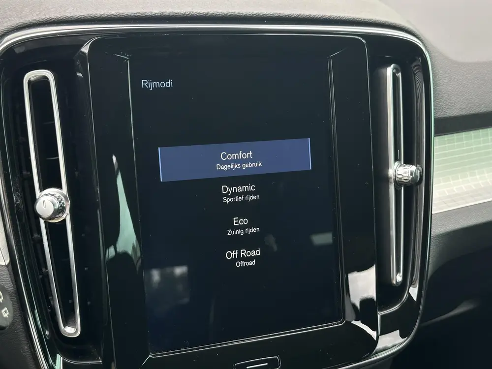 Volvo XC40 2.0 T4 Momentum 4 cilinder Automaat, Driver assis uit 2019, foto 20