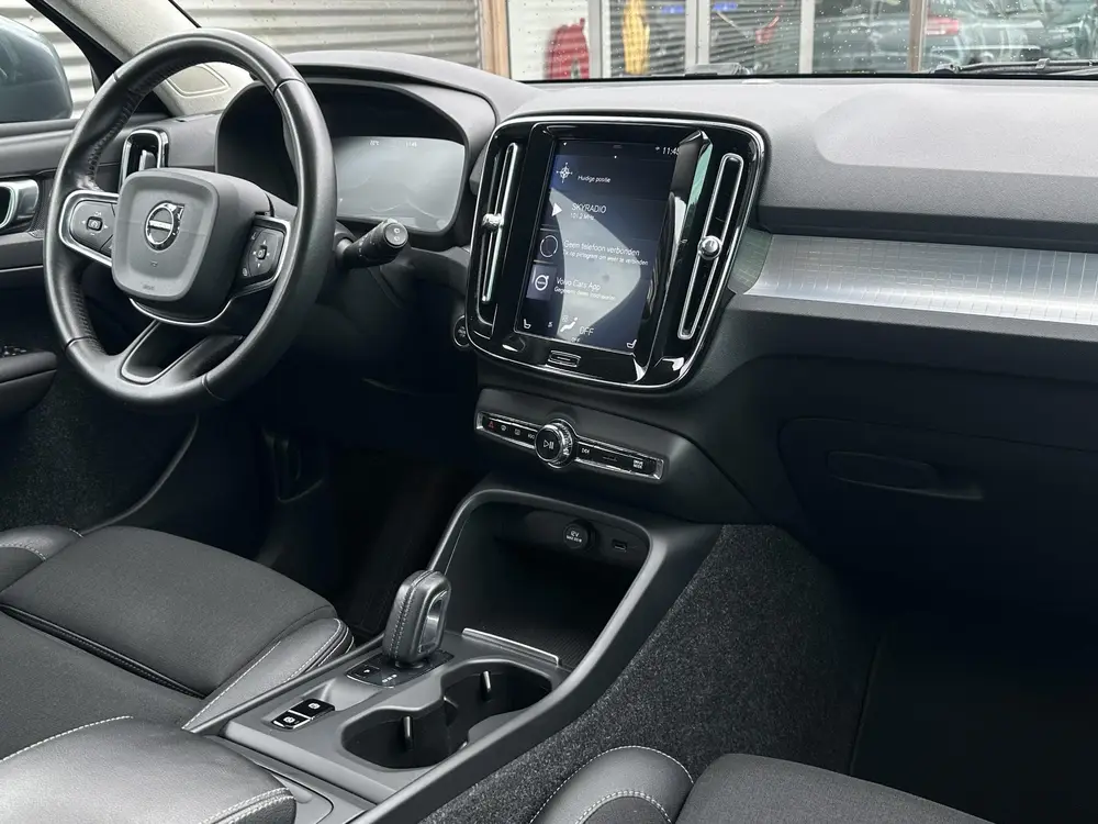 Volvo XC40 2.0 T4 Momentum 4 cilinder Automaat, Driver assis uit 2019, foto 3
