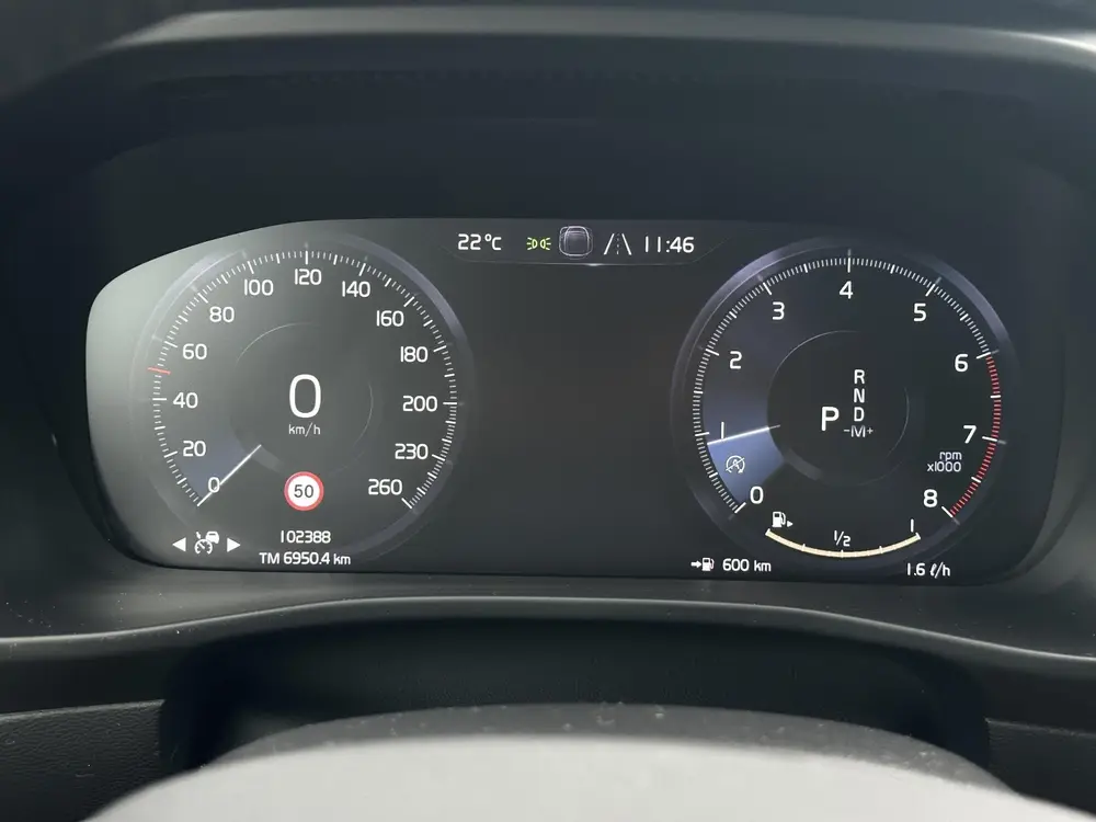 Volvo XC40 2.0 T4 Momentum 4 cilinder Automaat, Driver assis uit 2019, foto 4
