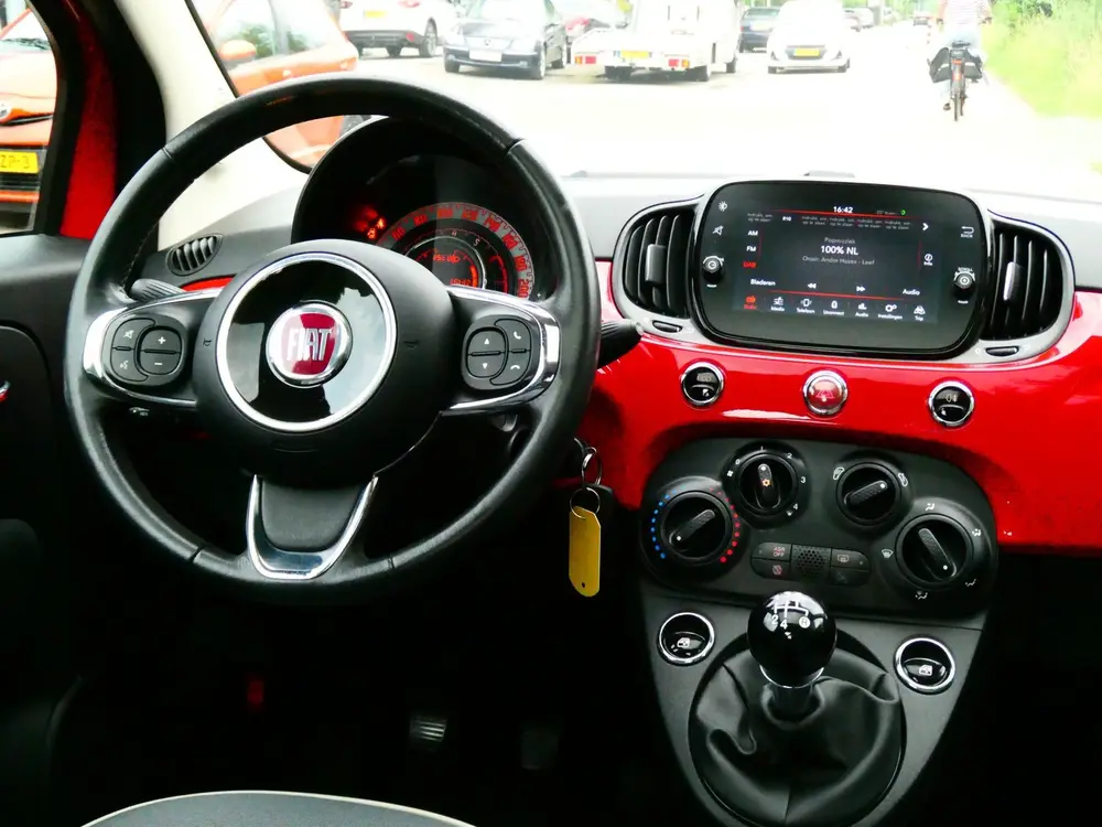 Fiat 500 0.9 TwinAir Turbo 80pk 1e eig. Airco Panorama 89.00 uit 2019, foto 2