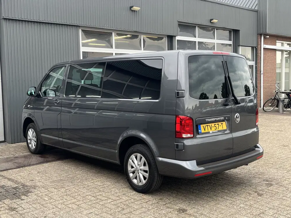 Volkswagen Transporter 2.0 TDI L2H1 DC 150pk Airco Cruise co uit 2023, foto 3