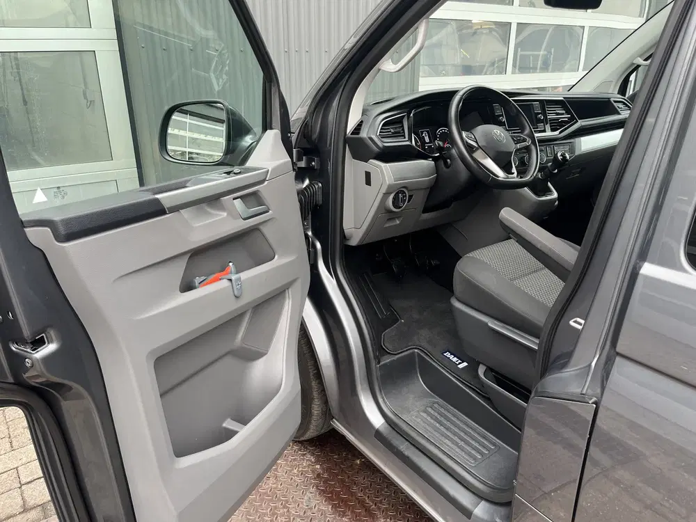 Volkswagen Transporter 2.0 TDI L2H1 DC 150pk Airco Cruise co uit 2023, foto 5