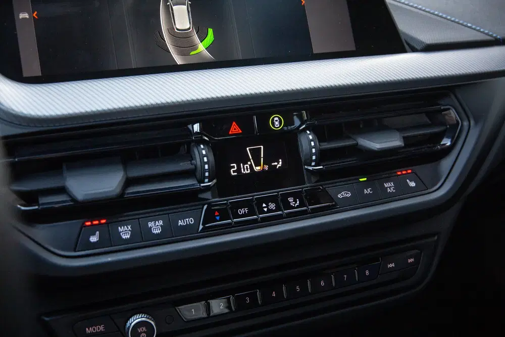 BMW 1-serie 120i High Executive M-Sport uit 2021, foto 19
