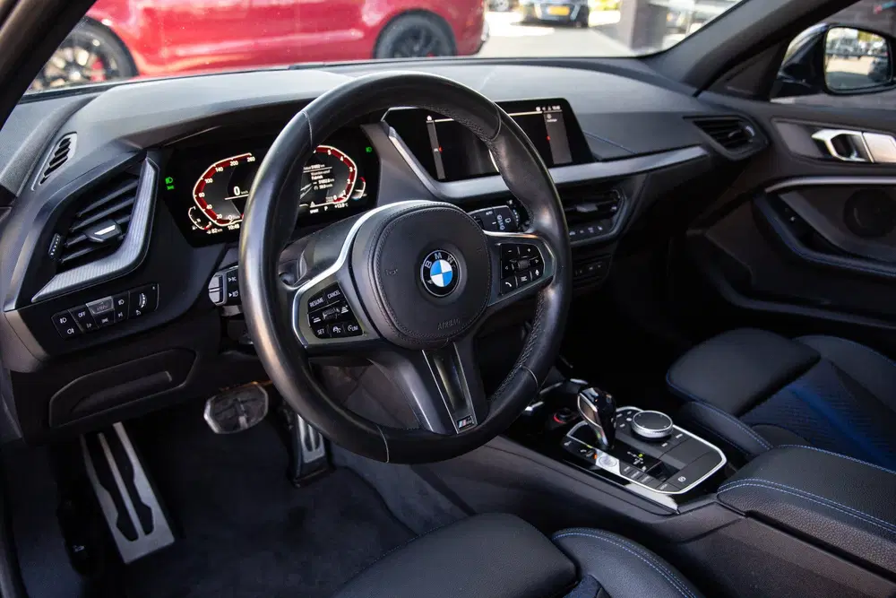 BMW 1-serie 120i High Executive M-Sport uit 2021, foto 4