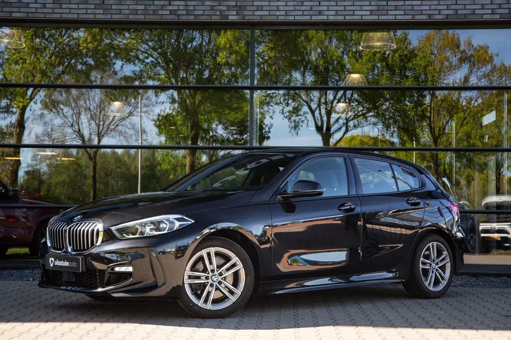 BMW 1-serie 120i High Executive M-Sport uit 2021, foto 6