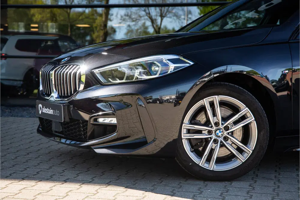 BMW 1-serie 120i High Executive M-Sport uit 2021, foto 8