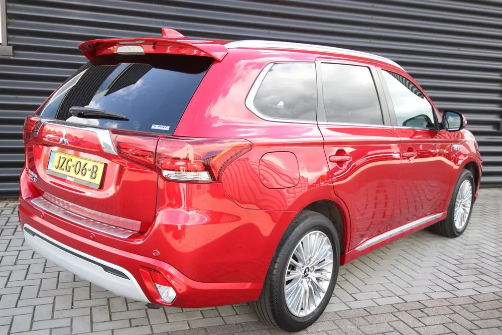 Mitsubishi Outlander 2.4 PHEV Instyle Opendak uit 2021, foto 2