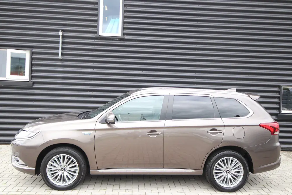 Mitsubishi Outlander 2.4 PHEV Instyle Leder uit 2021, foto 18