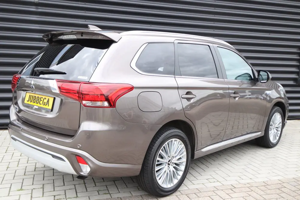 Mitsubishi Outlander 2.4 PHEV Instyle Leder uit 2021, foto 2