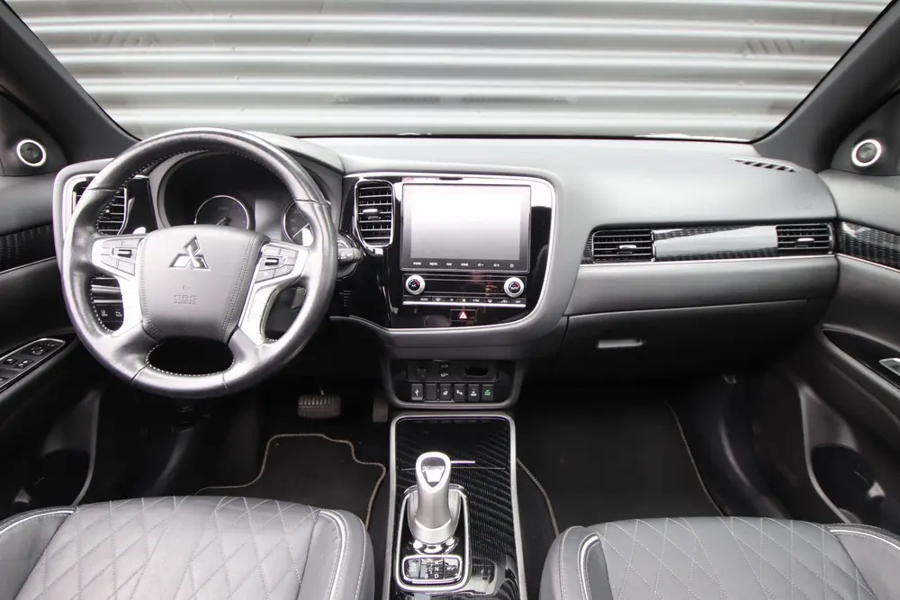 Mitsubishi Outlander 2.4 PHEV Instyle Leder uit 2021, foto 3