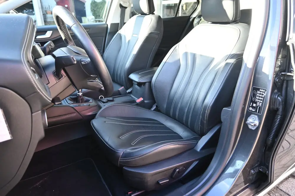Ford Focus 1.0 EcoBoost 125pk Vignale | Elektr. stoel | LED uit 2019, foto 10