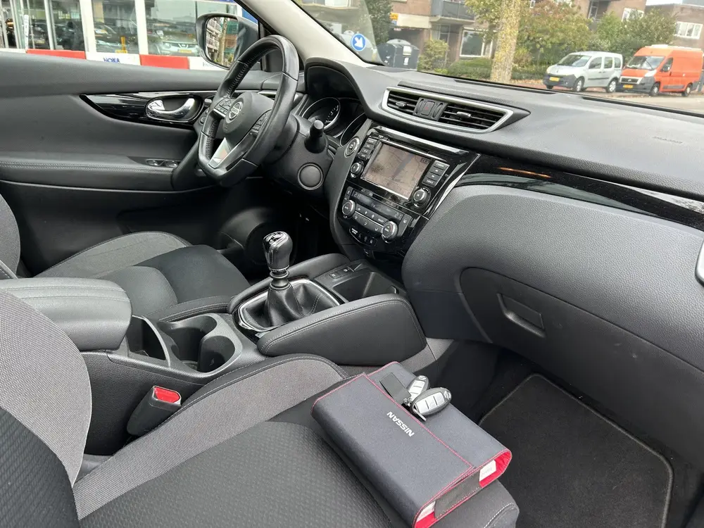 Nissan Qashqai 1.3 DIG-T N-Connecta panorama dak 74.000 km N uit 2019, foto 3