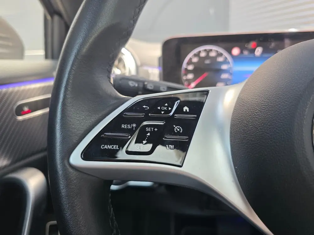 Mercedes-Benz A-Klasse 250 e Luxury Line uit 2024, foto 11